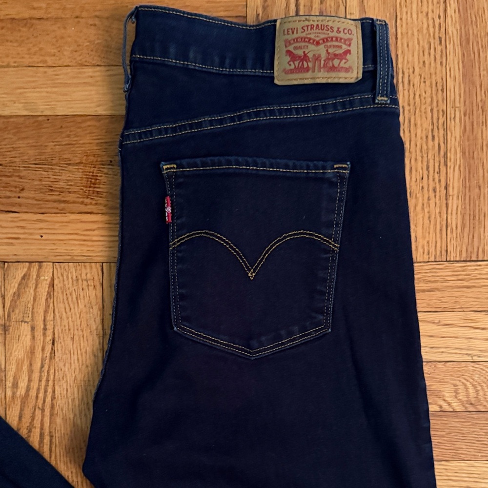 Levi’s 315 Shaping Bootcut Jeans